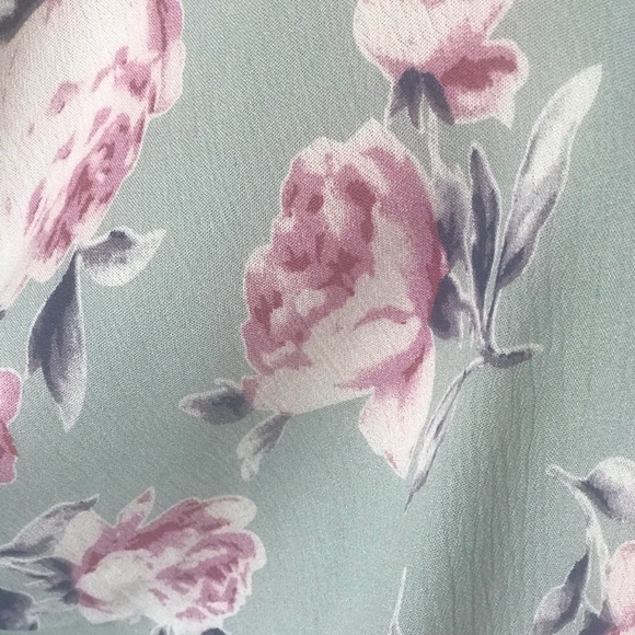 ✴️LAST ONE✴️ CURVY 1X/2X MINT FLORAL KIMONO WITH CROCHET TRIM - Picture 4 of 5